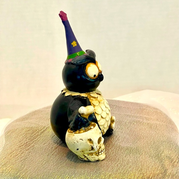 Halloween Black Owl Resin Statue - 5"
Halloween Decor Owl Figurine with Skull - Picture 5 of 9